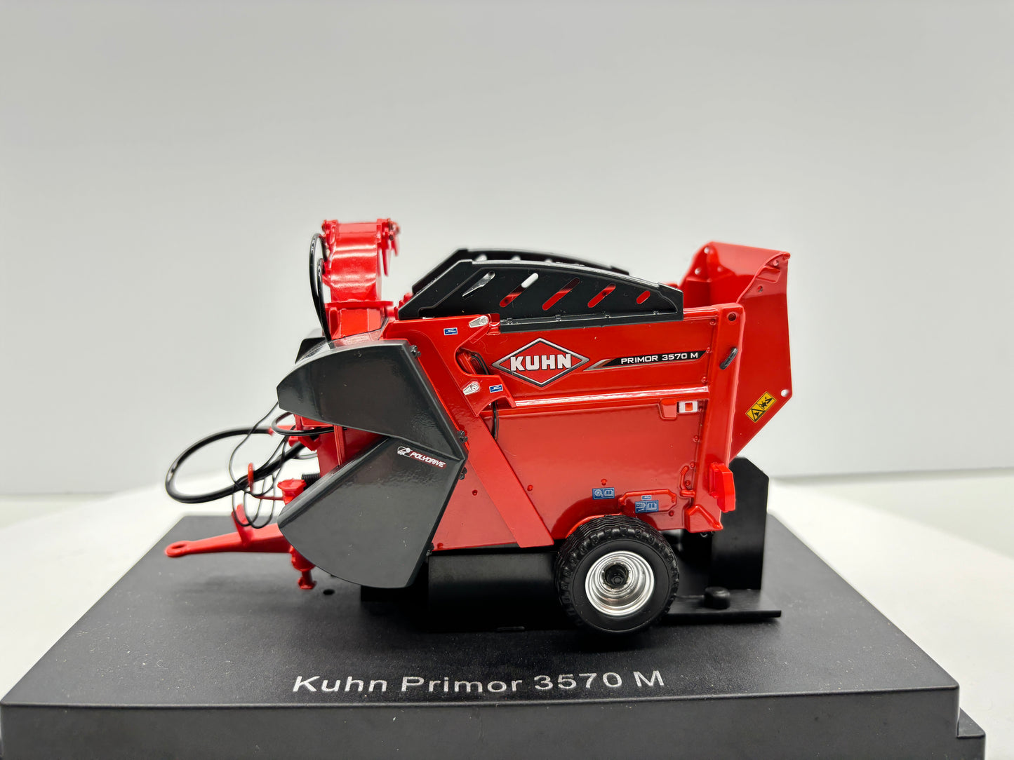 1/32 Kuhn Primor 3570 M