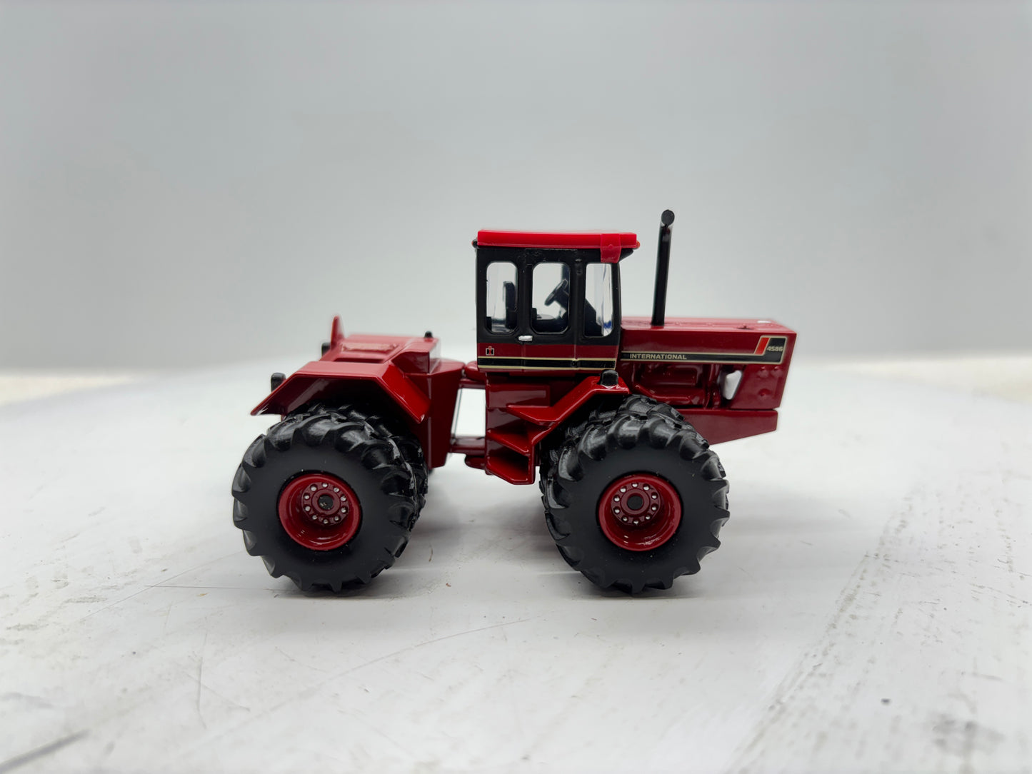 1/64 International 4586