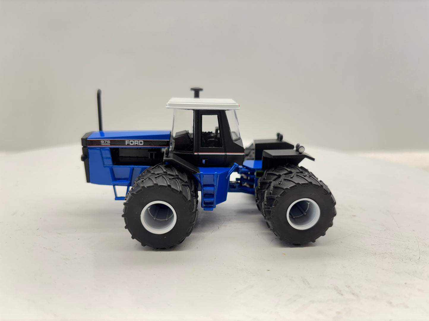 1/64 Ford Versatile 1156