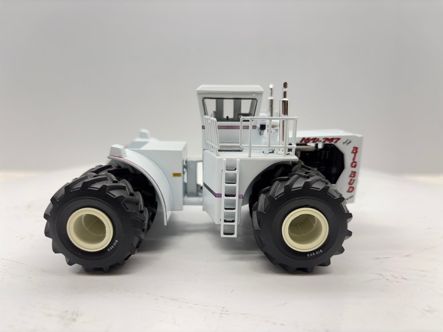 1/64 Big Bud 16V-747 900HP
