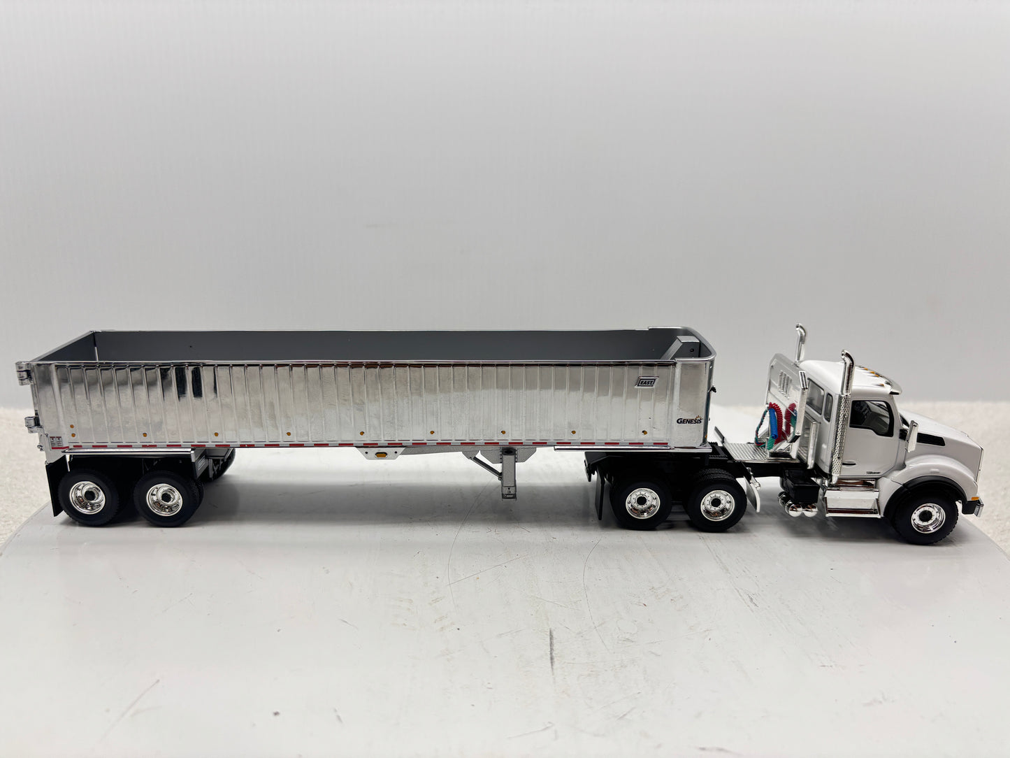1/50 Kenworth T880 Day Cab (White)