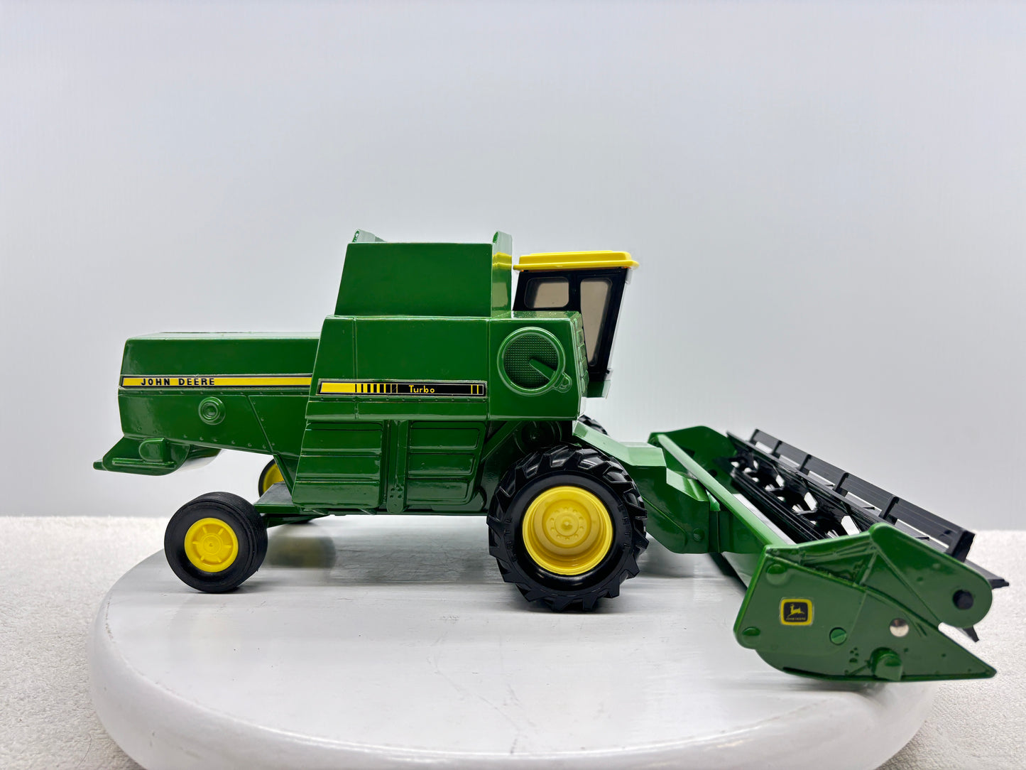 1/28 John Deere Titan