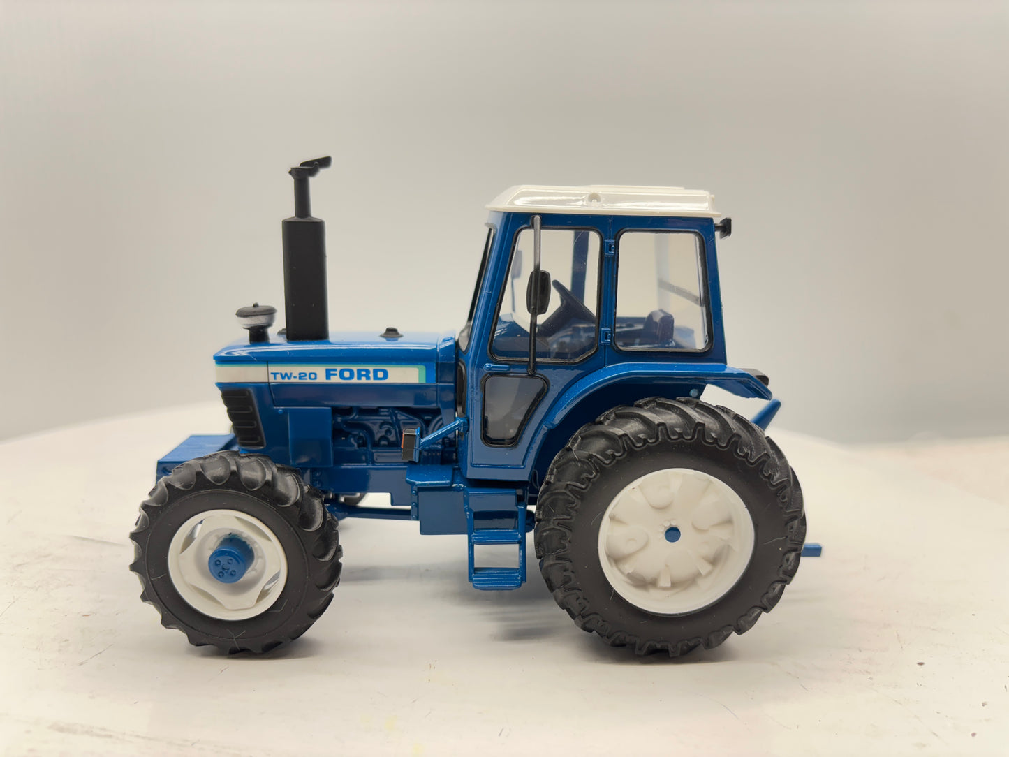 1/32 Ford TW-20