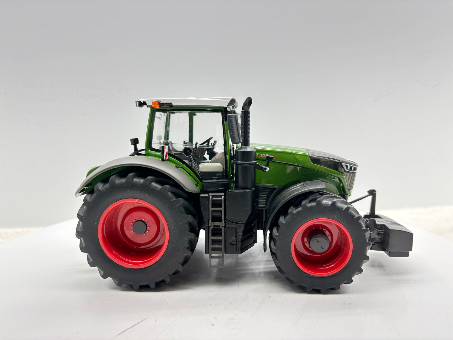 1/32 Fendt 1050 Vario