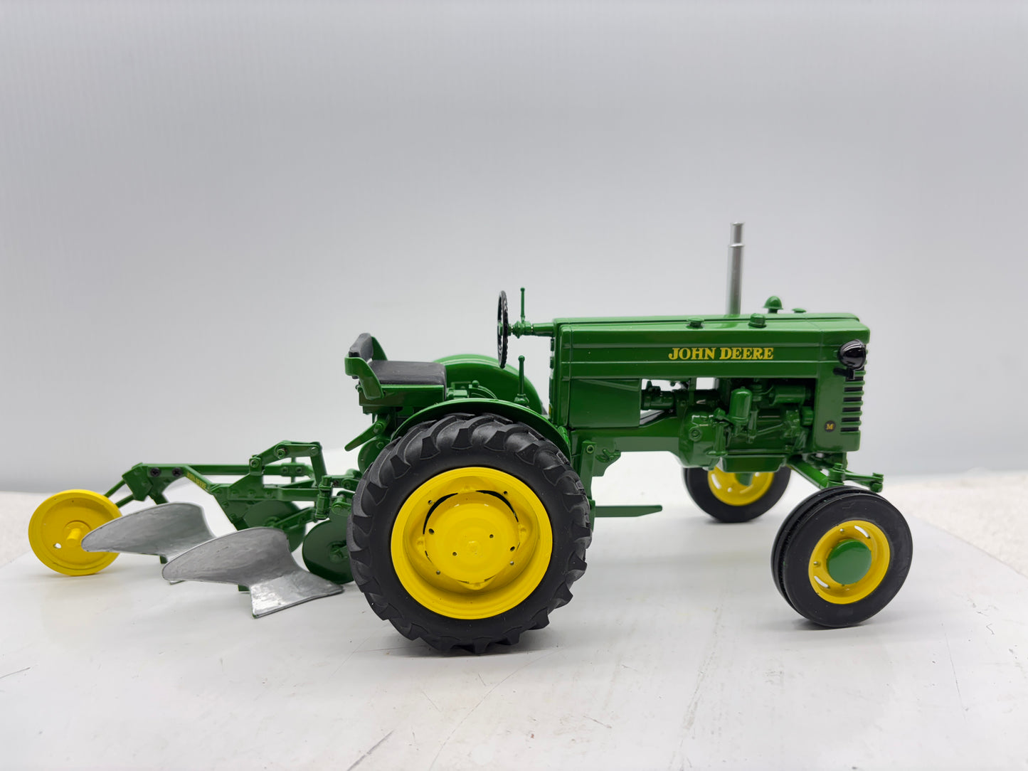 1/16 John Deere ''M''