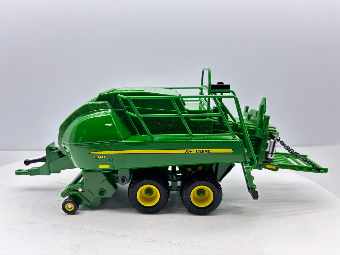 1/32 John Deere L340