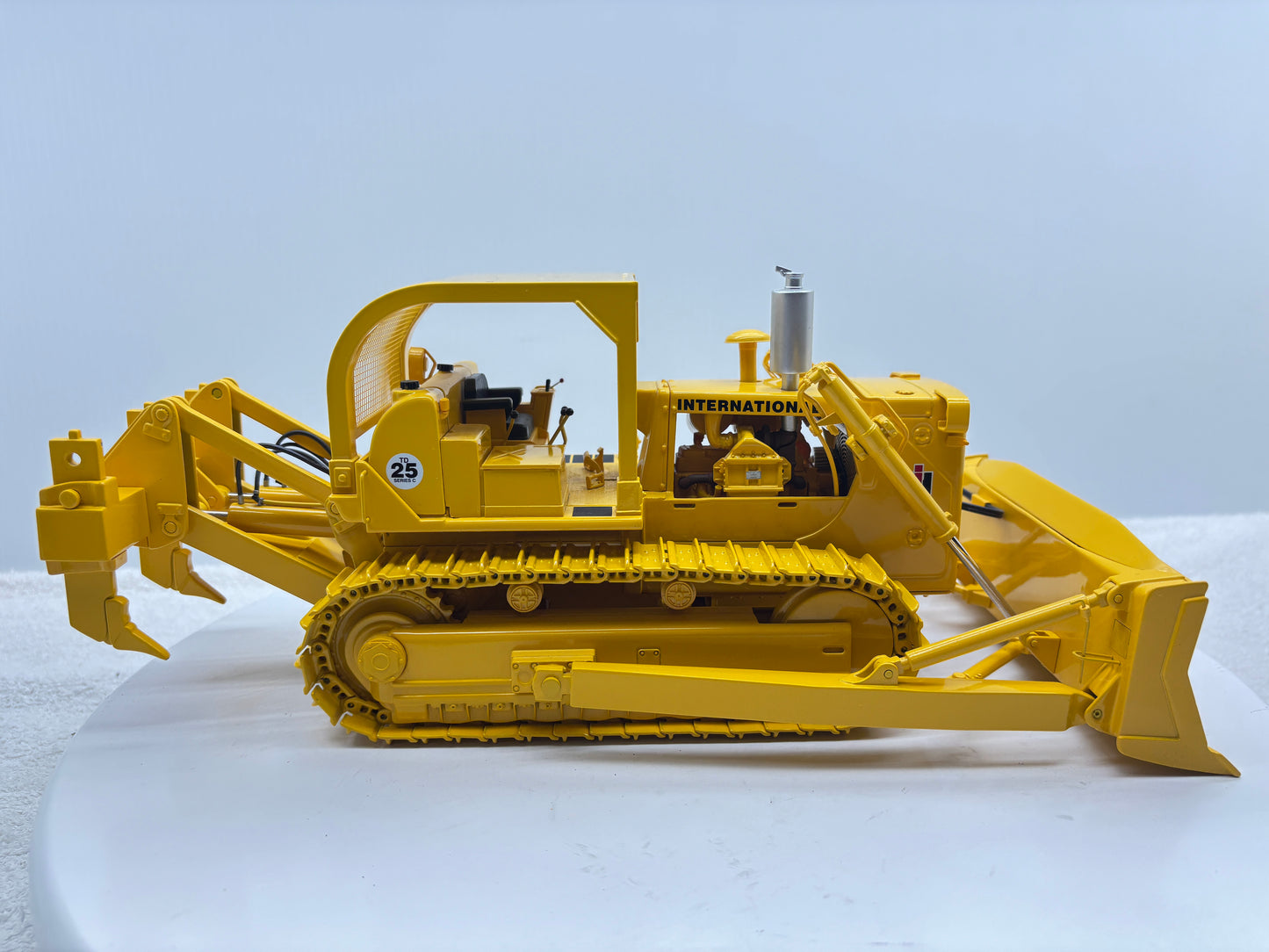 1/25 International TD-25