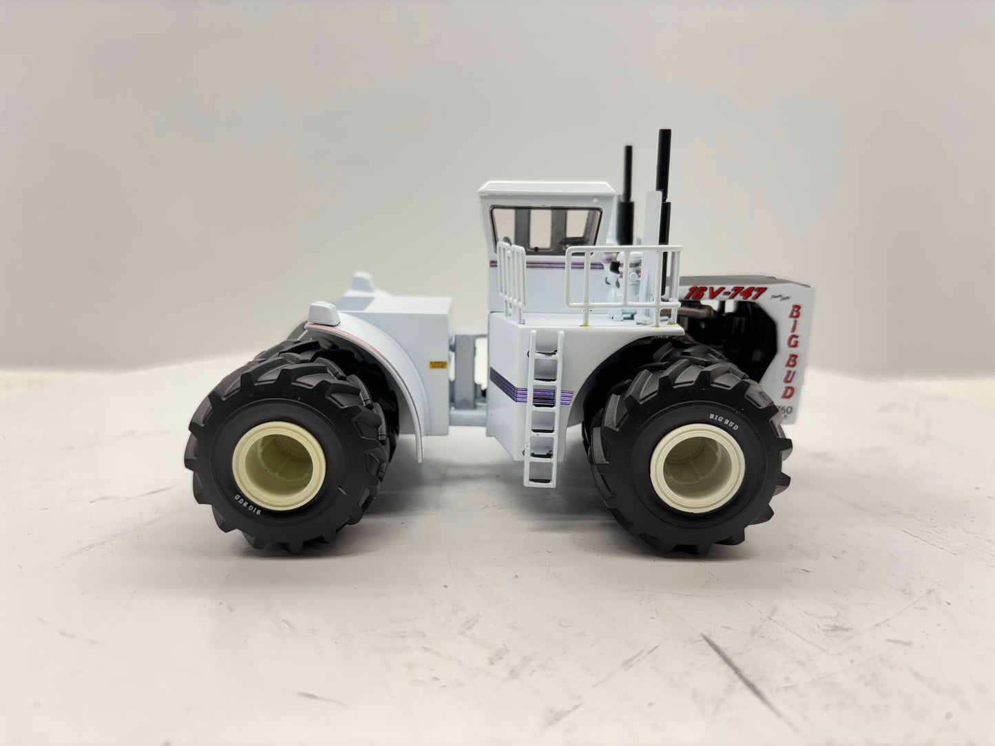 1/64 Big Bud 16V-747 760HP