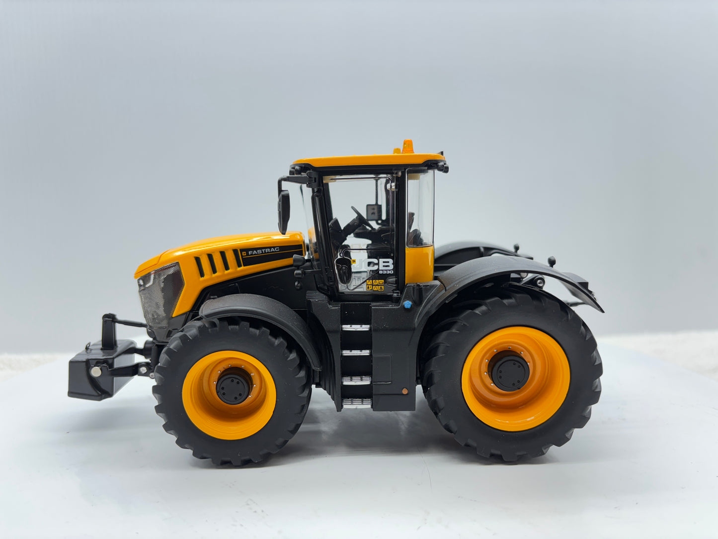 1/32 JCB Fastrac 8330