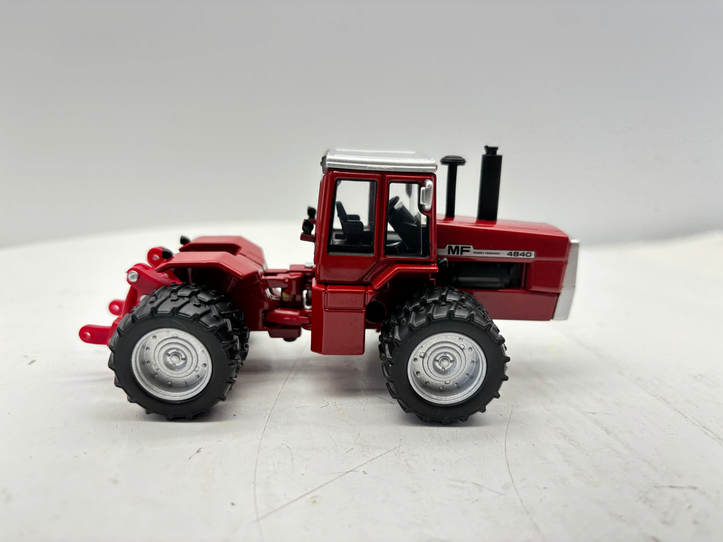 1/64 Massey Ferguson 4840 NFTS