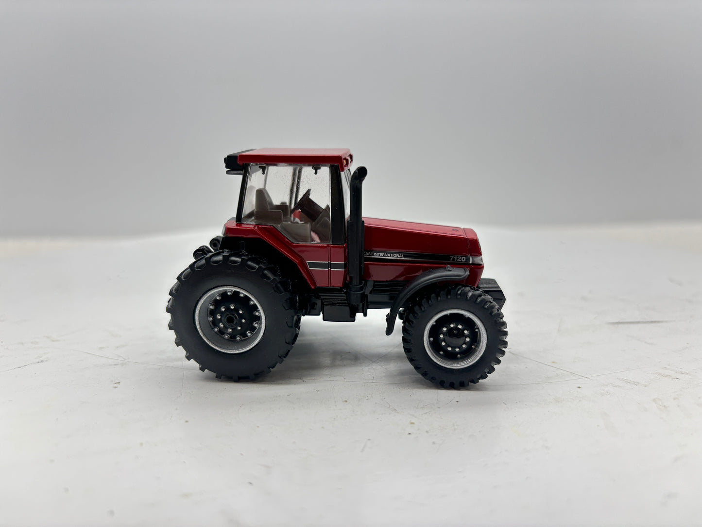 1/64 Case IH 7120 Magnum Prestige