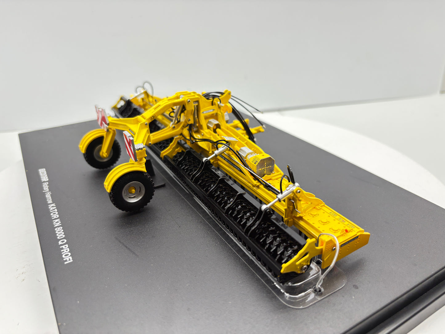 1/32 Bednar Kator KN 8000 Q