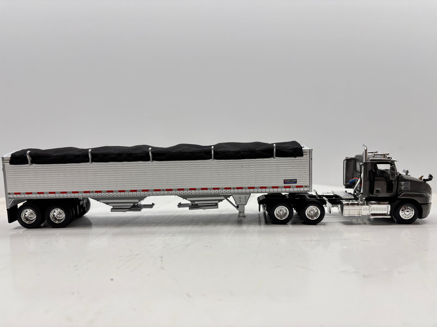 1/64 Mack Anthem Grey