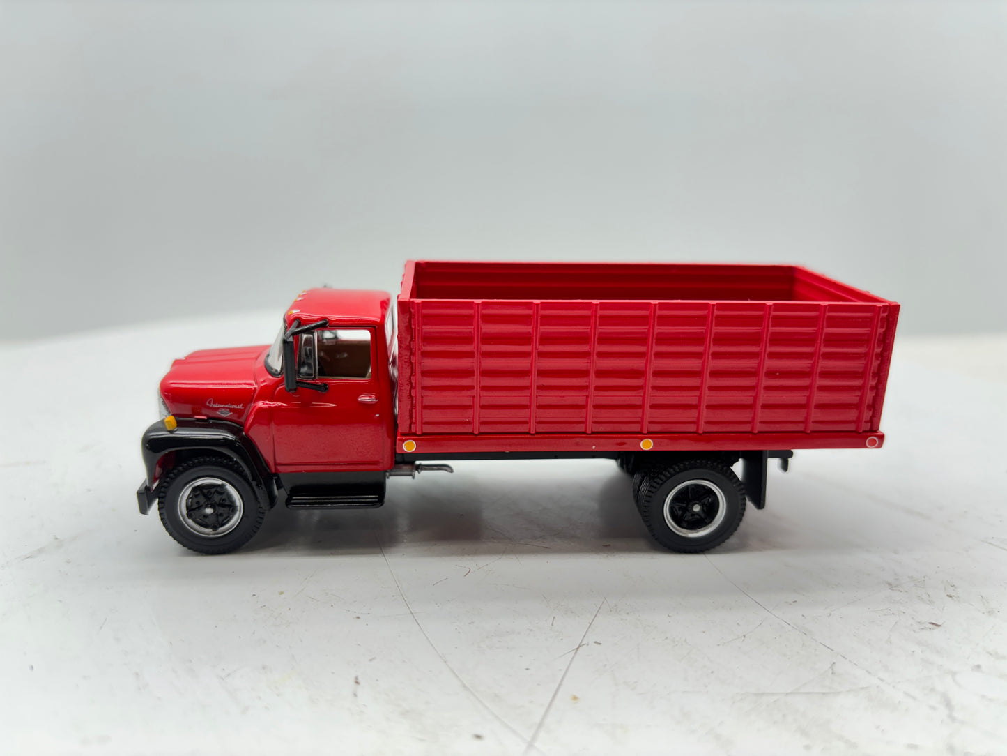 1/64 International Loadstar Red