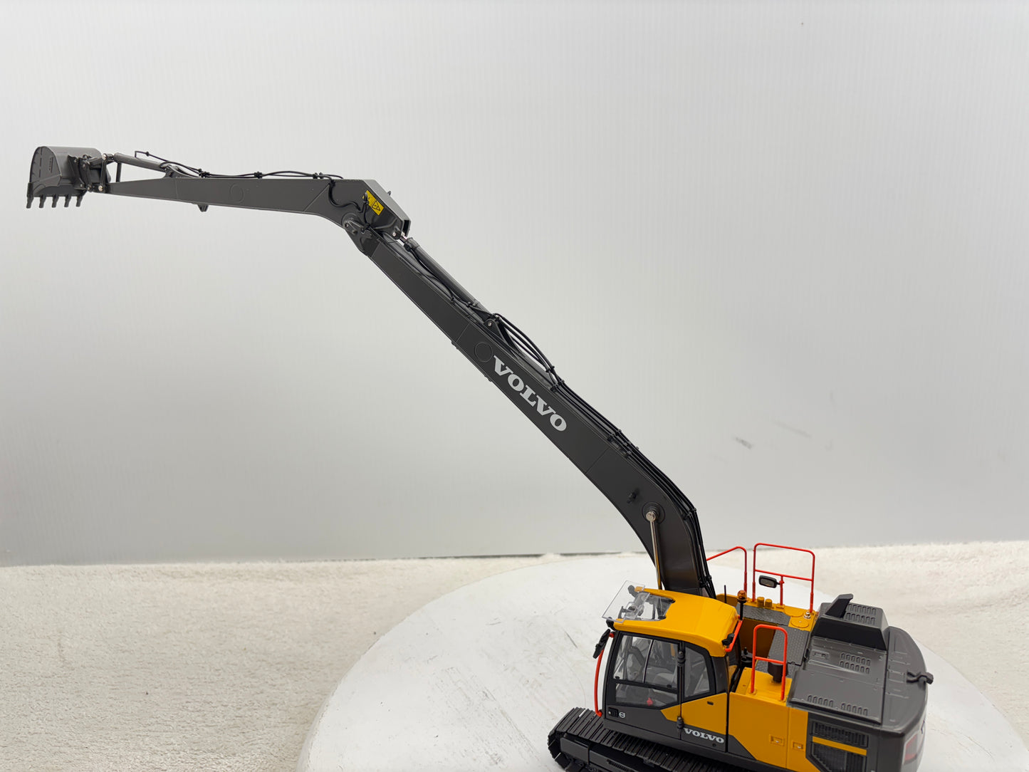 1/32 Volvo EC220ELR