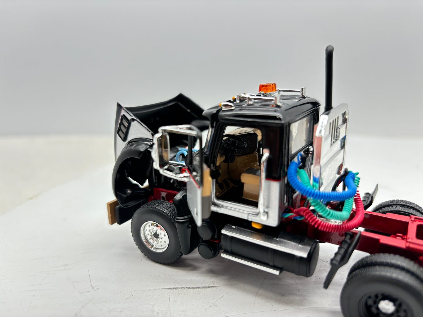 1/50 Mack Granite MP (Silver-Black)