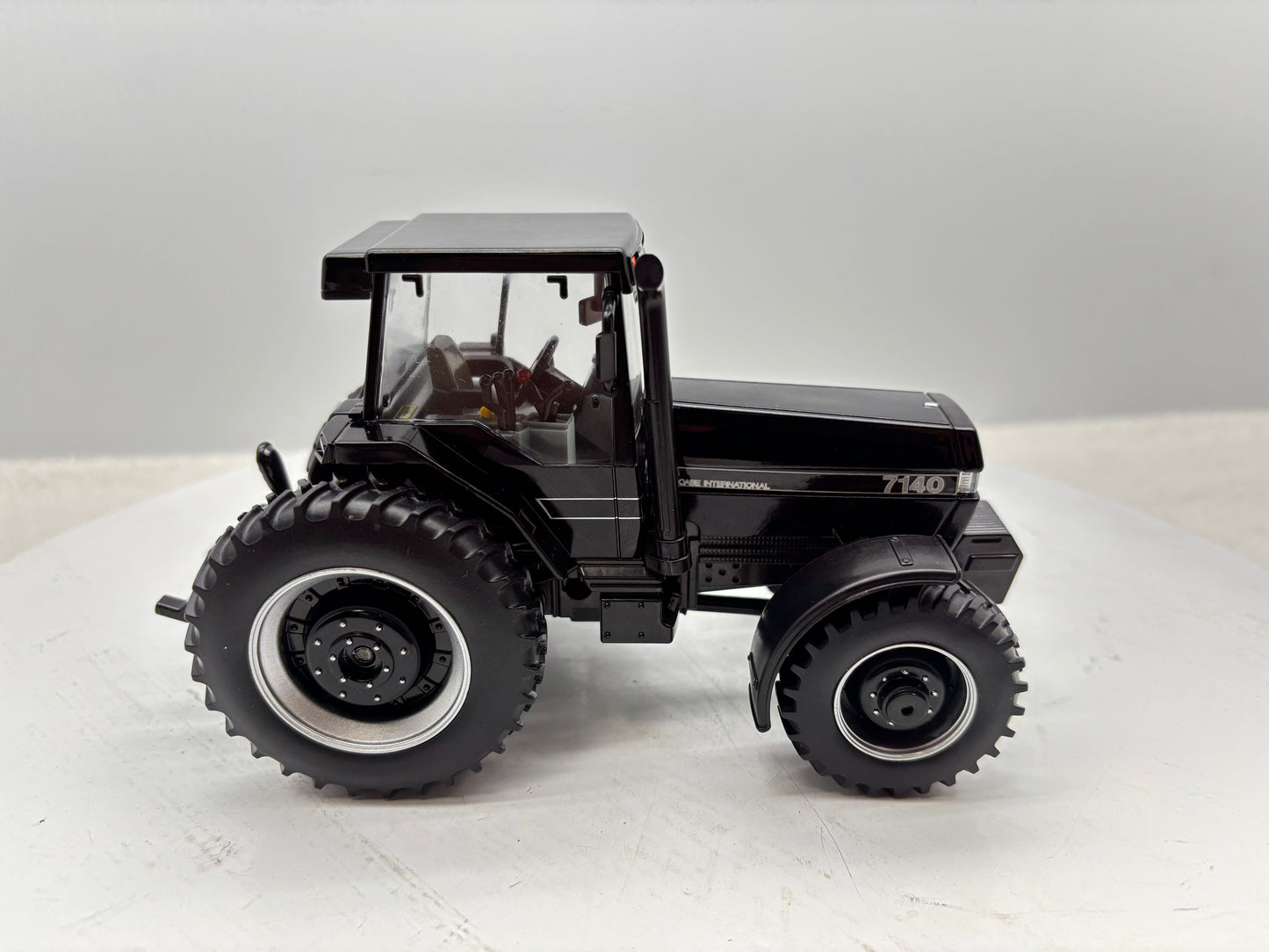 1/32 Case IH Magnum 7140 Black