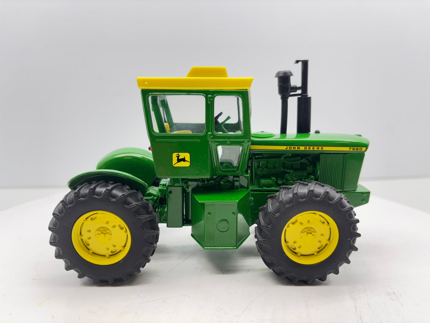 1/32 John Deere 7520