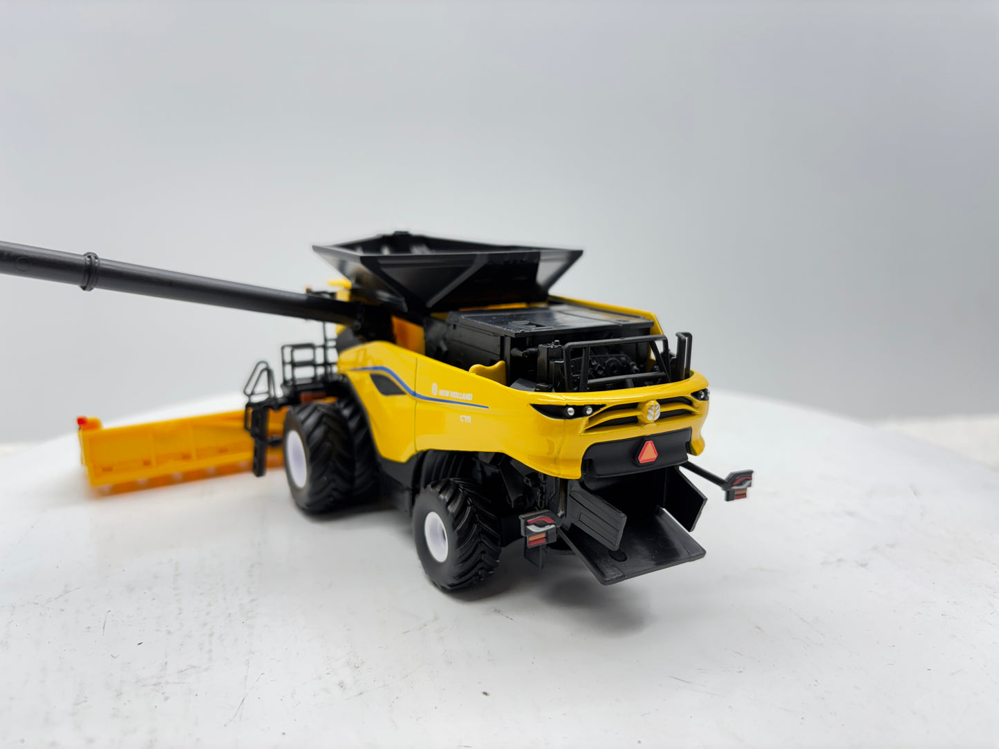 1/64 New Holland CR11 Prestige