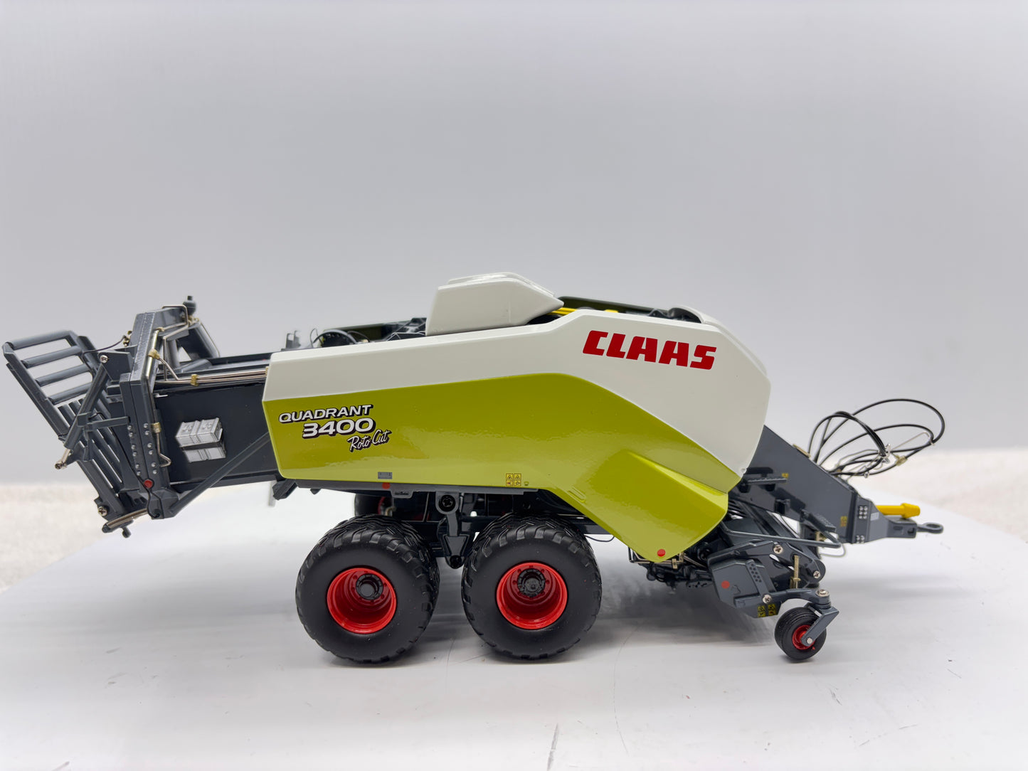 1/32 Claas Quadrant 3400 Roto Cut