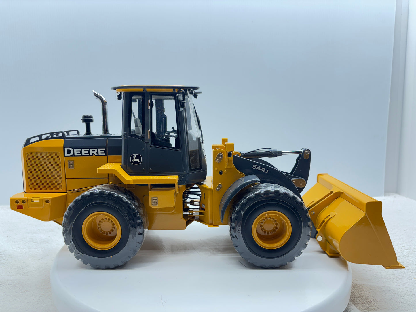 1/16 John Deere 544J