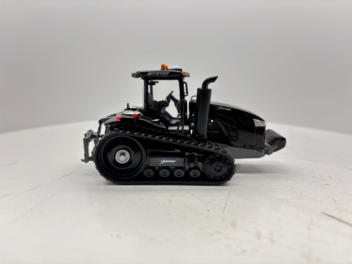 1/64 Challenger MT875E Black