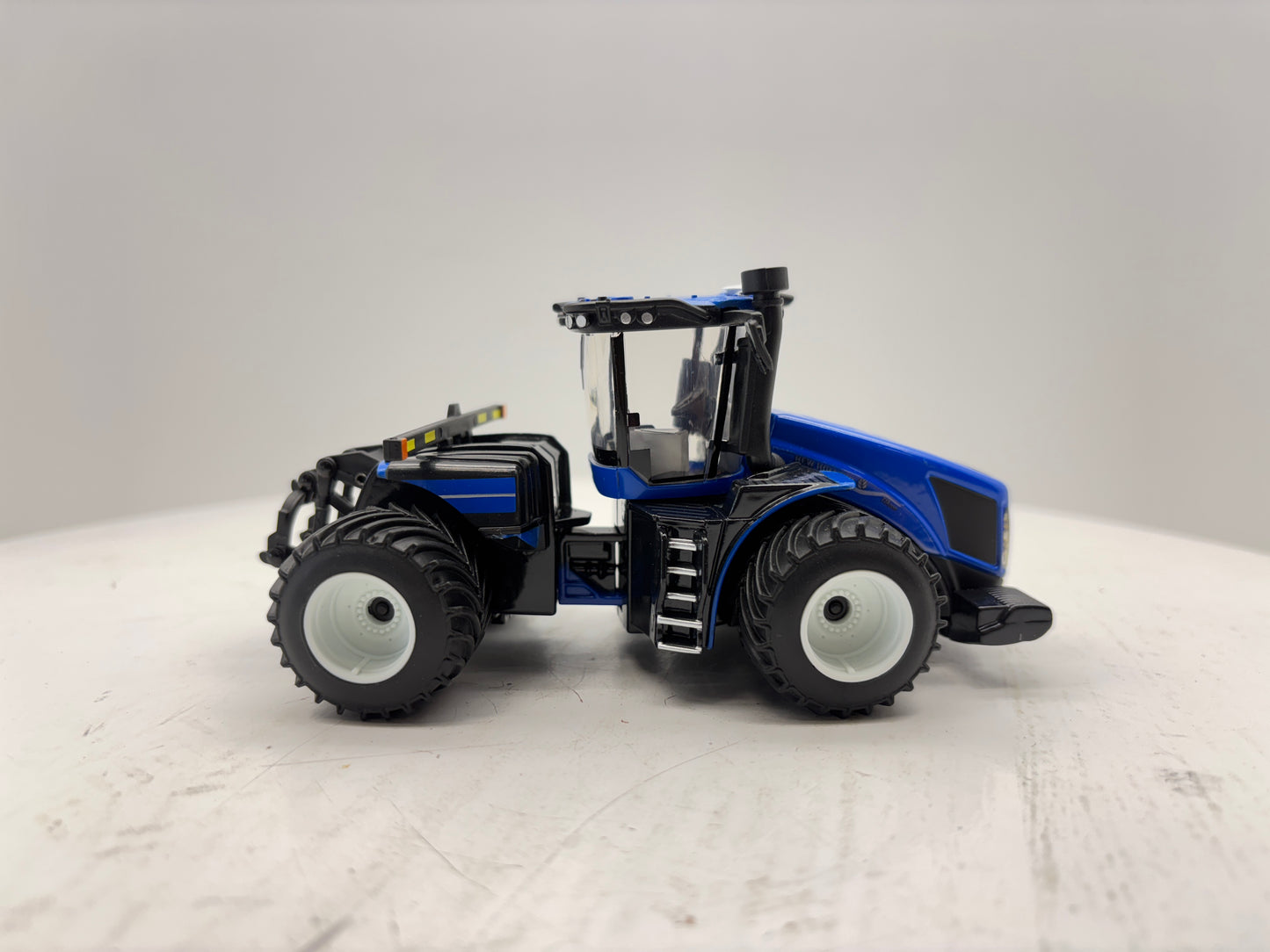 1/64 New Holland T9.700 PLM Prestige