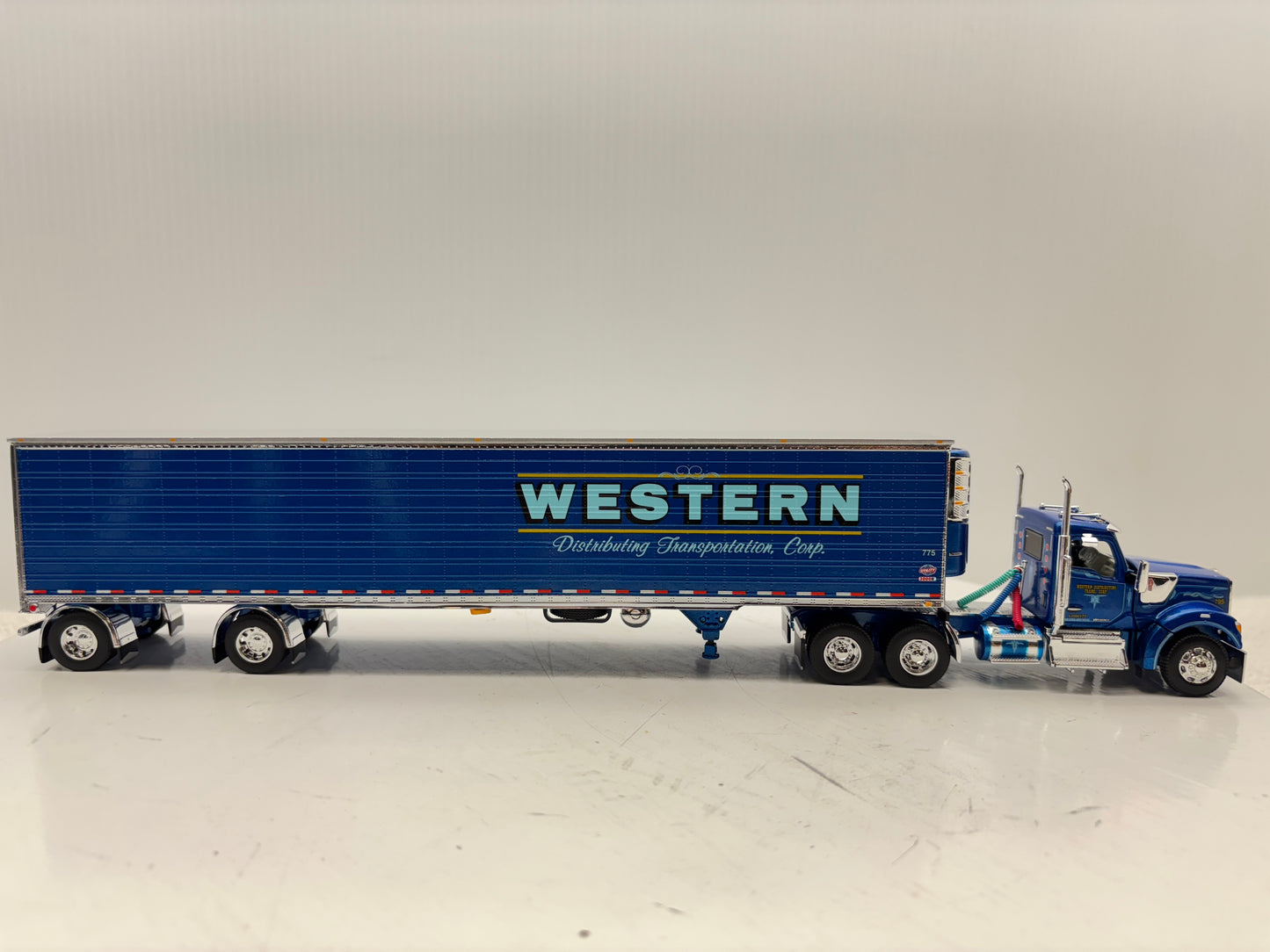 1/64 Kenworth W990 Day Cab (Western)