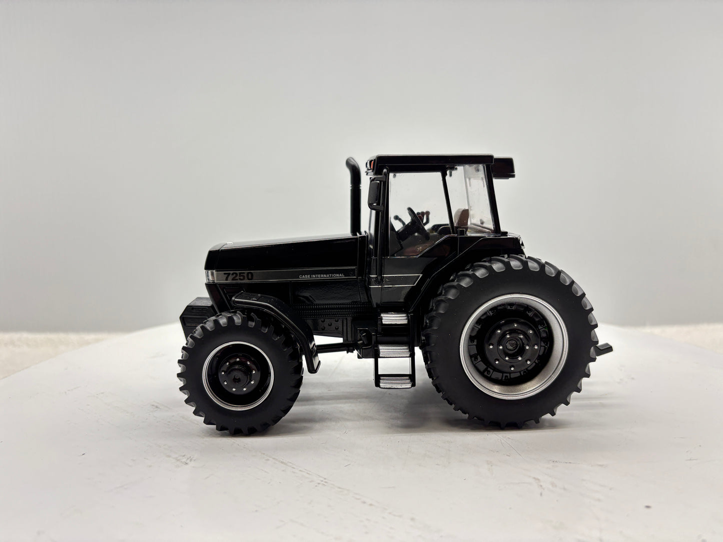 1/32 Case IH Magnum 7250