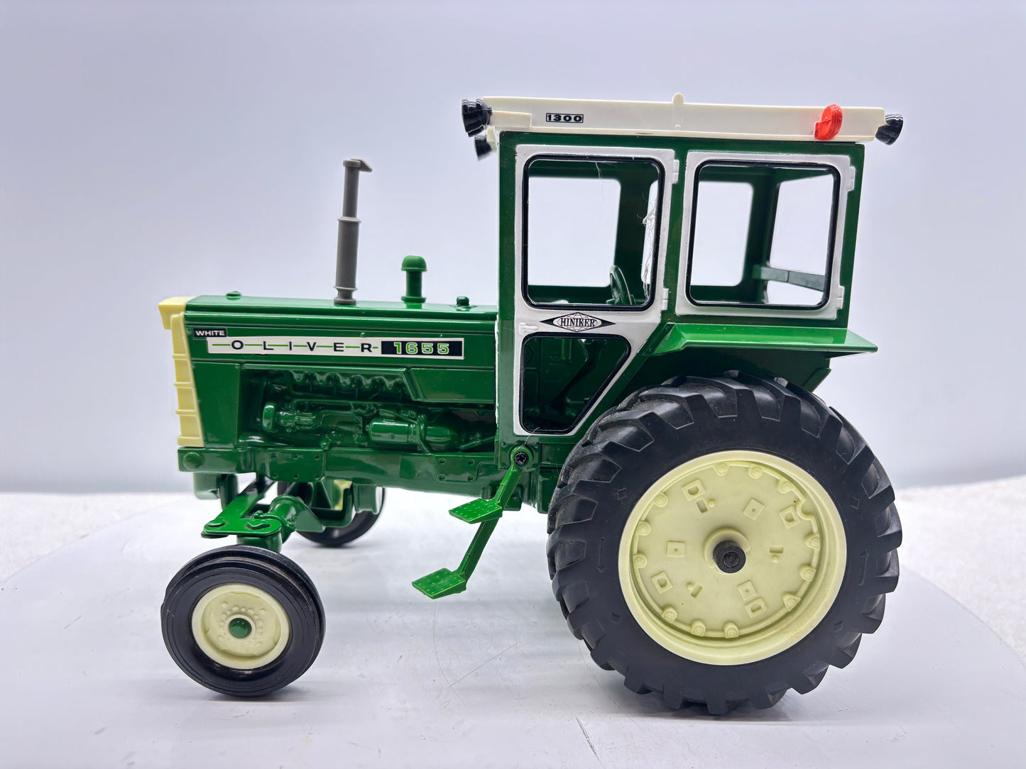 1/16 Oliver 1655 with Hiniker Cab