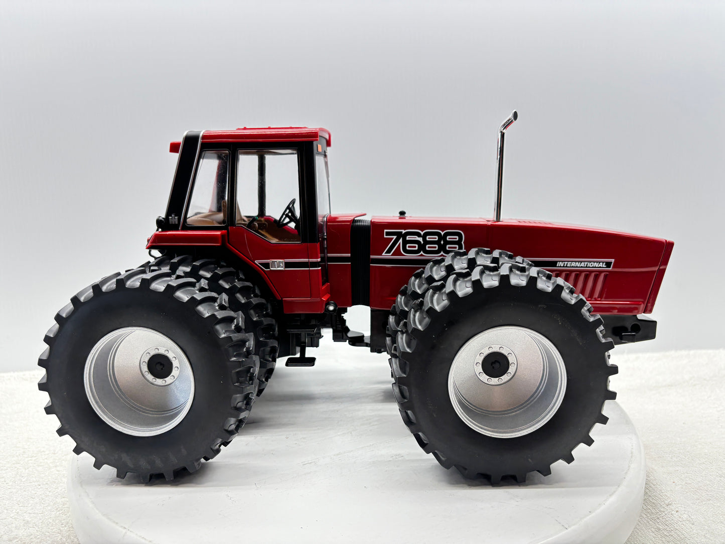 1/16 International 7688