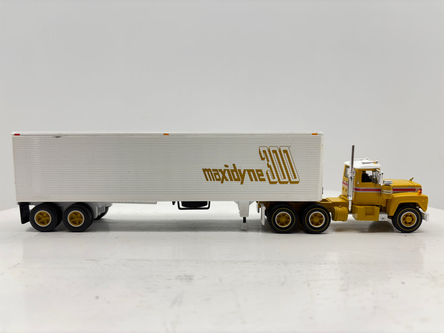 1/64 Mack R-Model Day Cab 125th