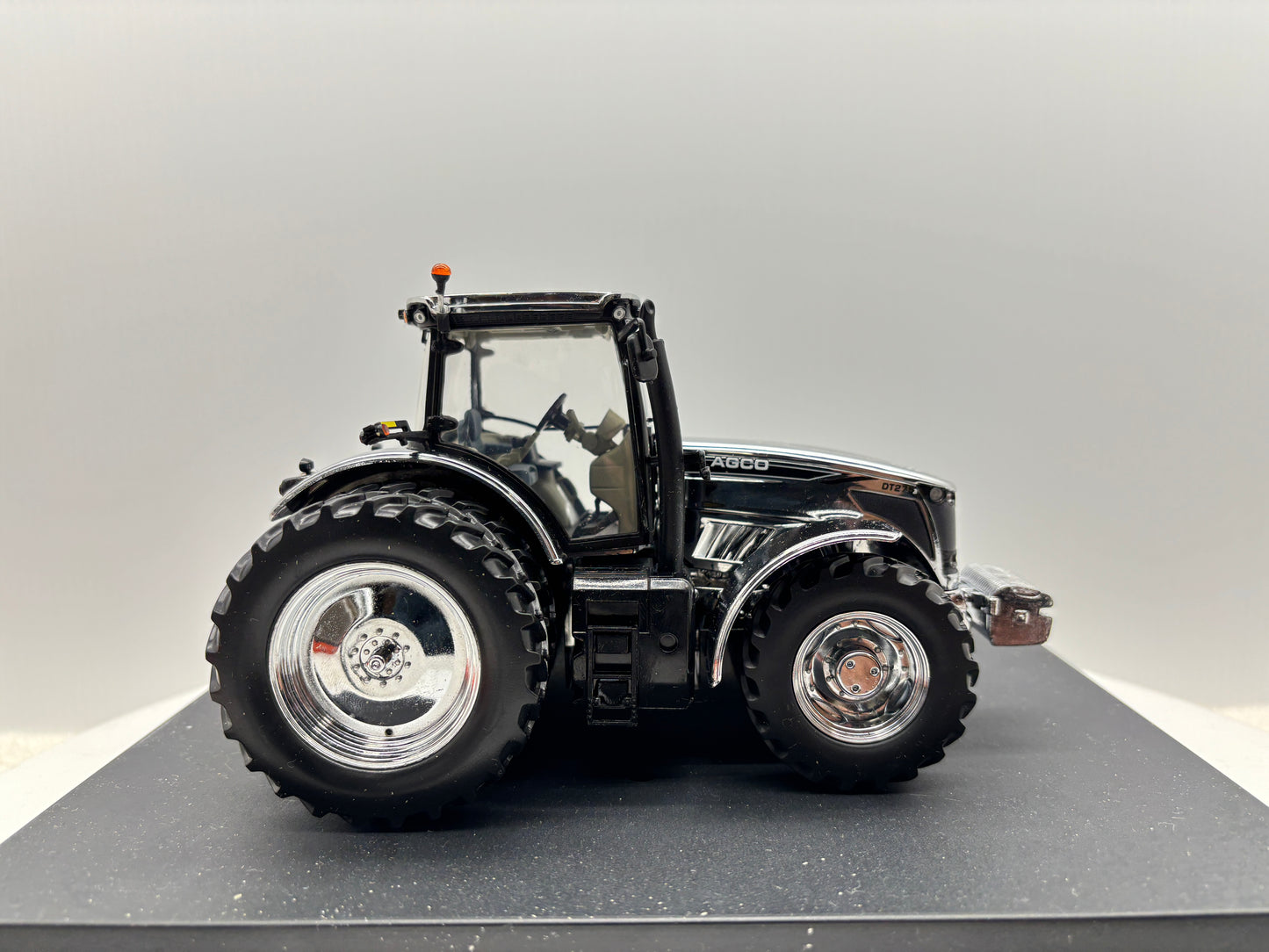 1/32 Agco DT275B Louisville