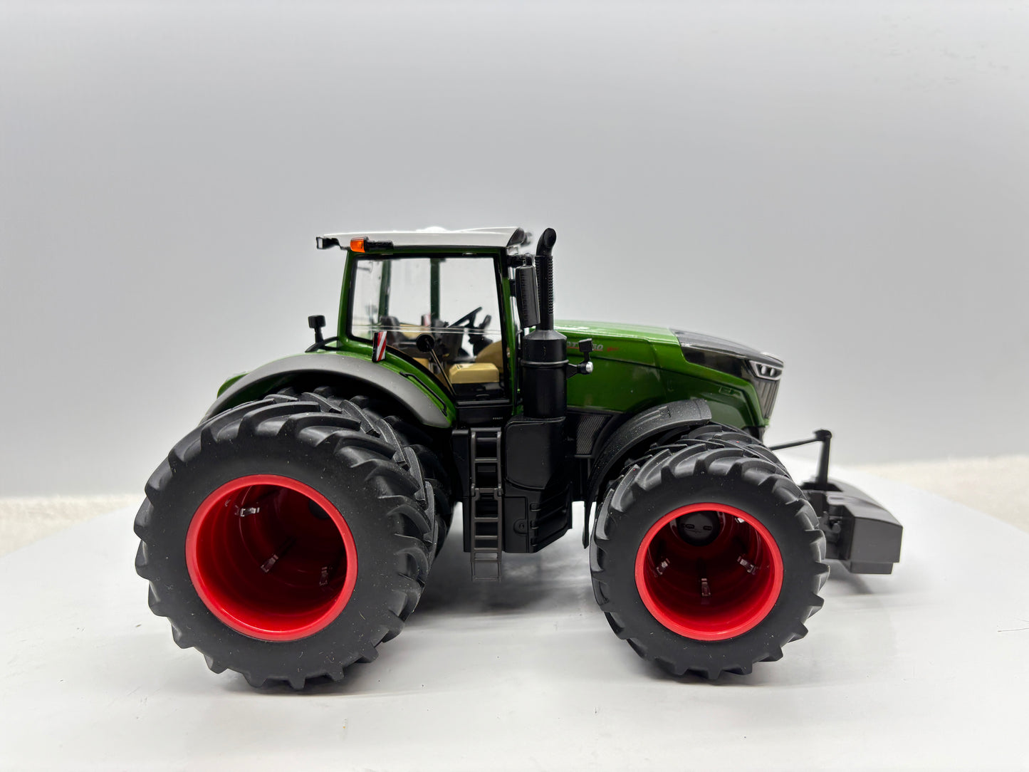 1/32 Fendt 1050 Vario Duals