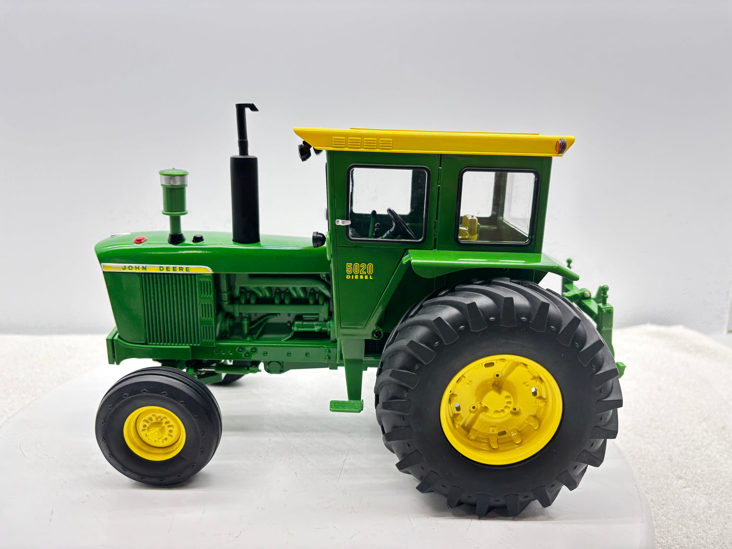 1/16 John Deere 5020 Two Cylinder Club