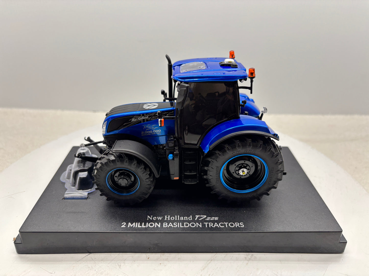 1/32 New Holland T7.225 Basildon