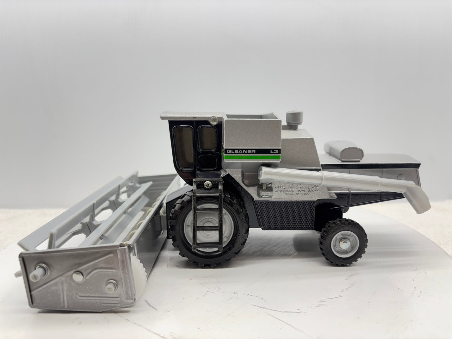 1/32 Duetz-Allis Gleaner L3 Green Stripe