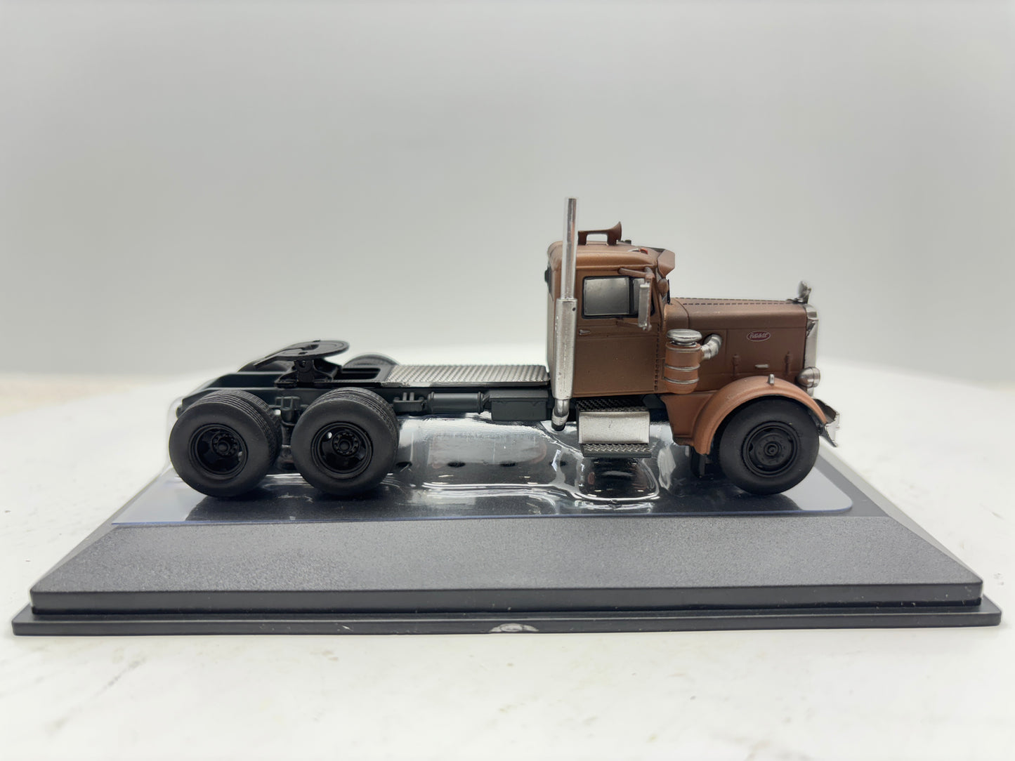 1/64 Peterbilt 281 (1955)