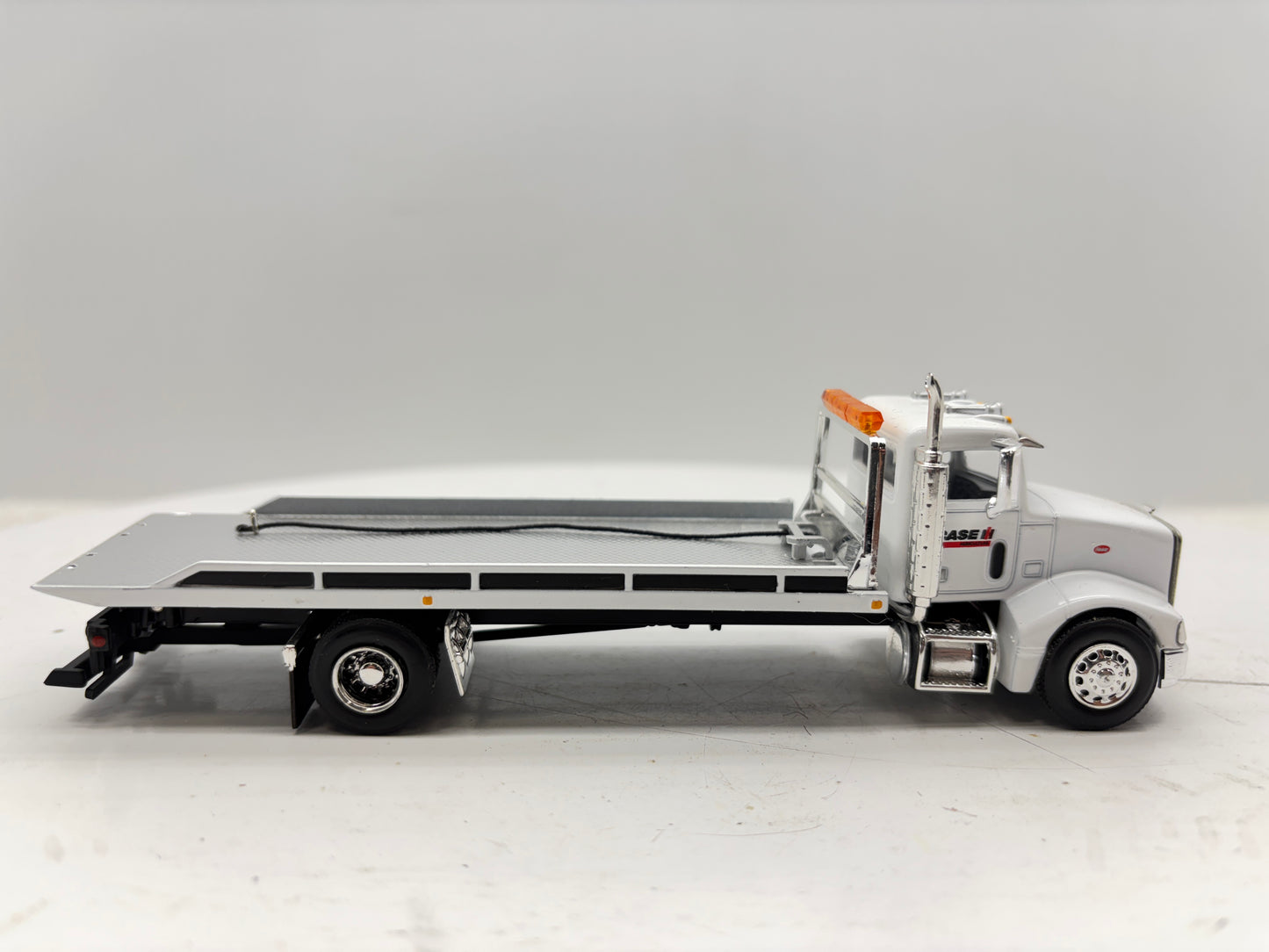 1/64 Peterbilt 385 Rollback White