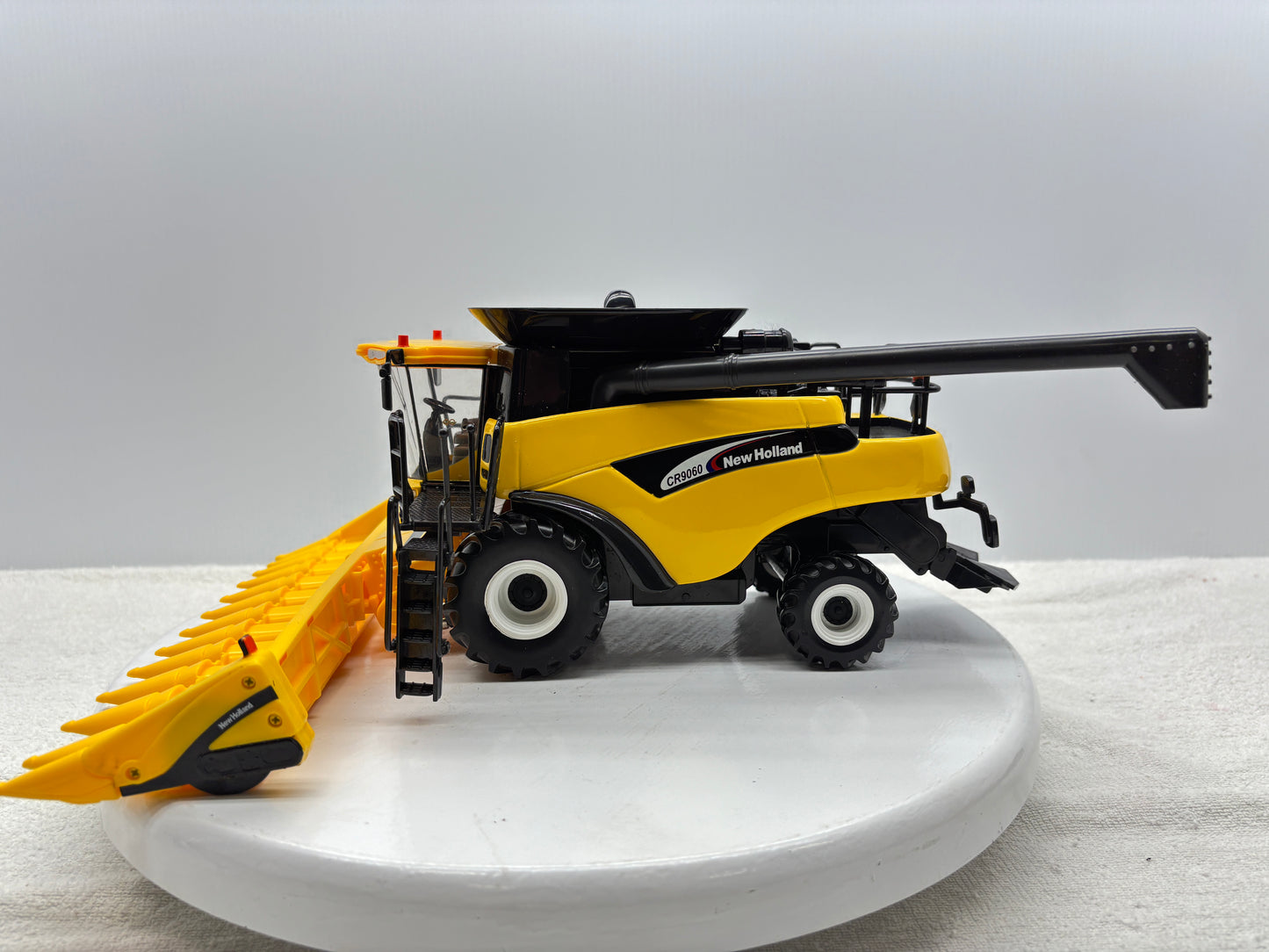 1/16 New Holland CR9060
