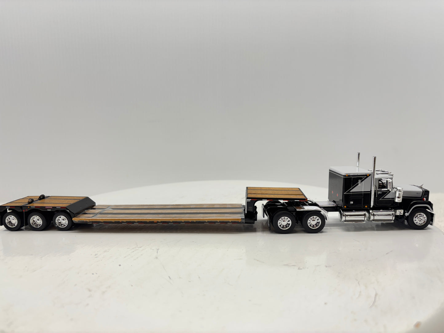 1/64 Mack Super-Liner 60'' Flat top