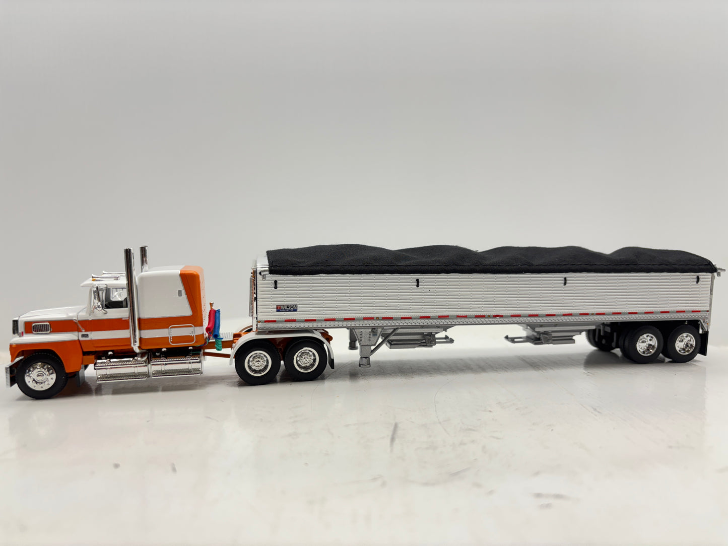 1/64 Ford LTL - 9000