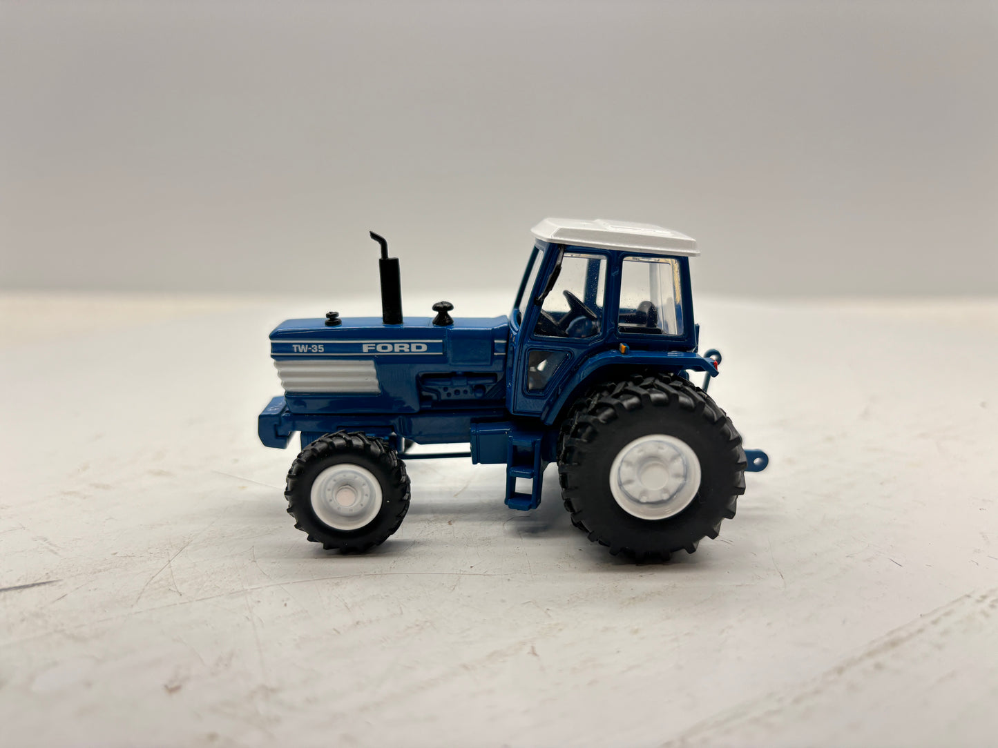 1/64 Ford TW-35 FWA