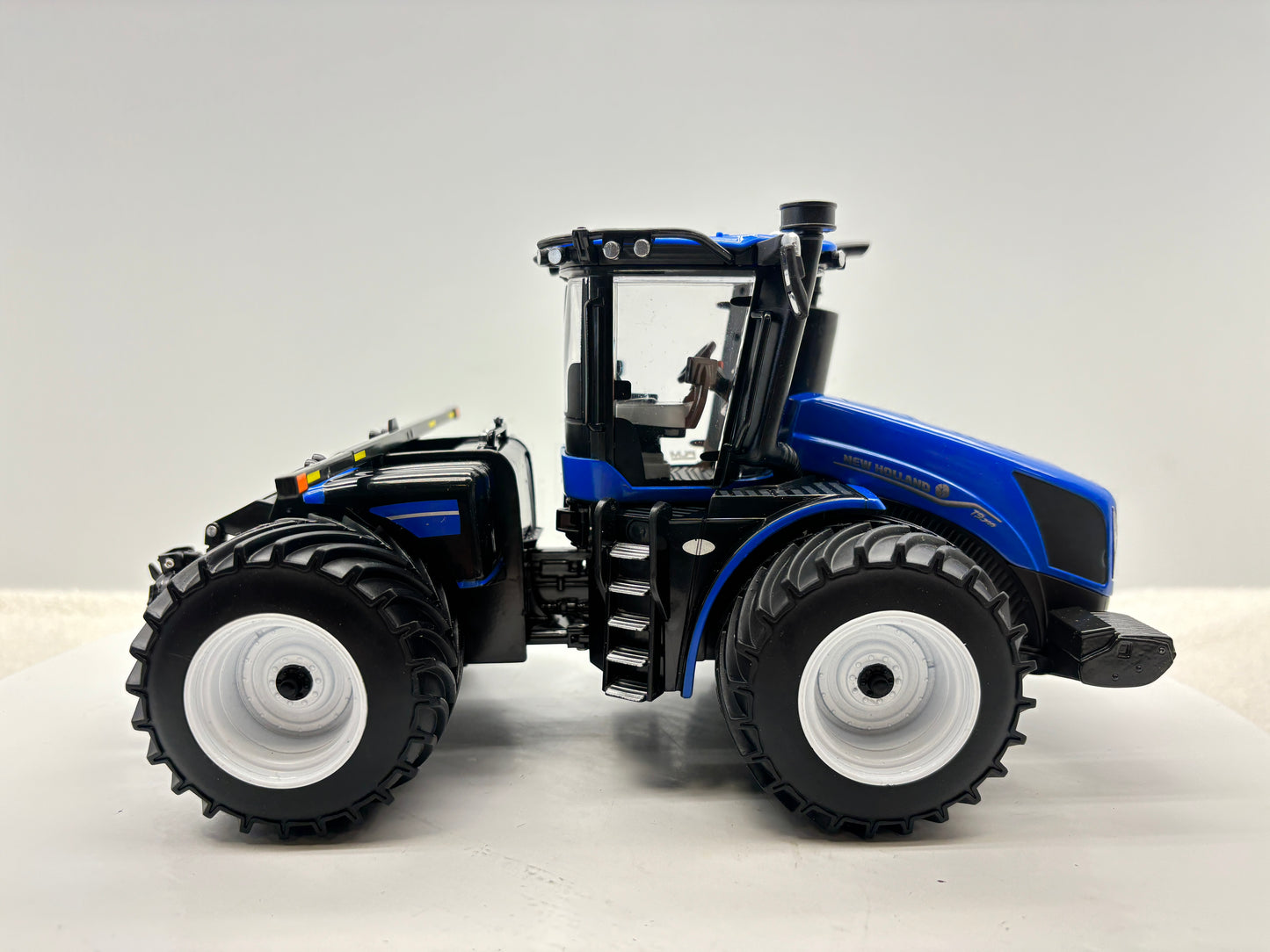 1/32 New Holland T9.700 LSW