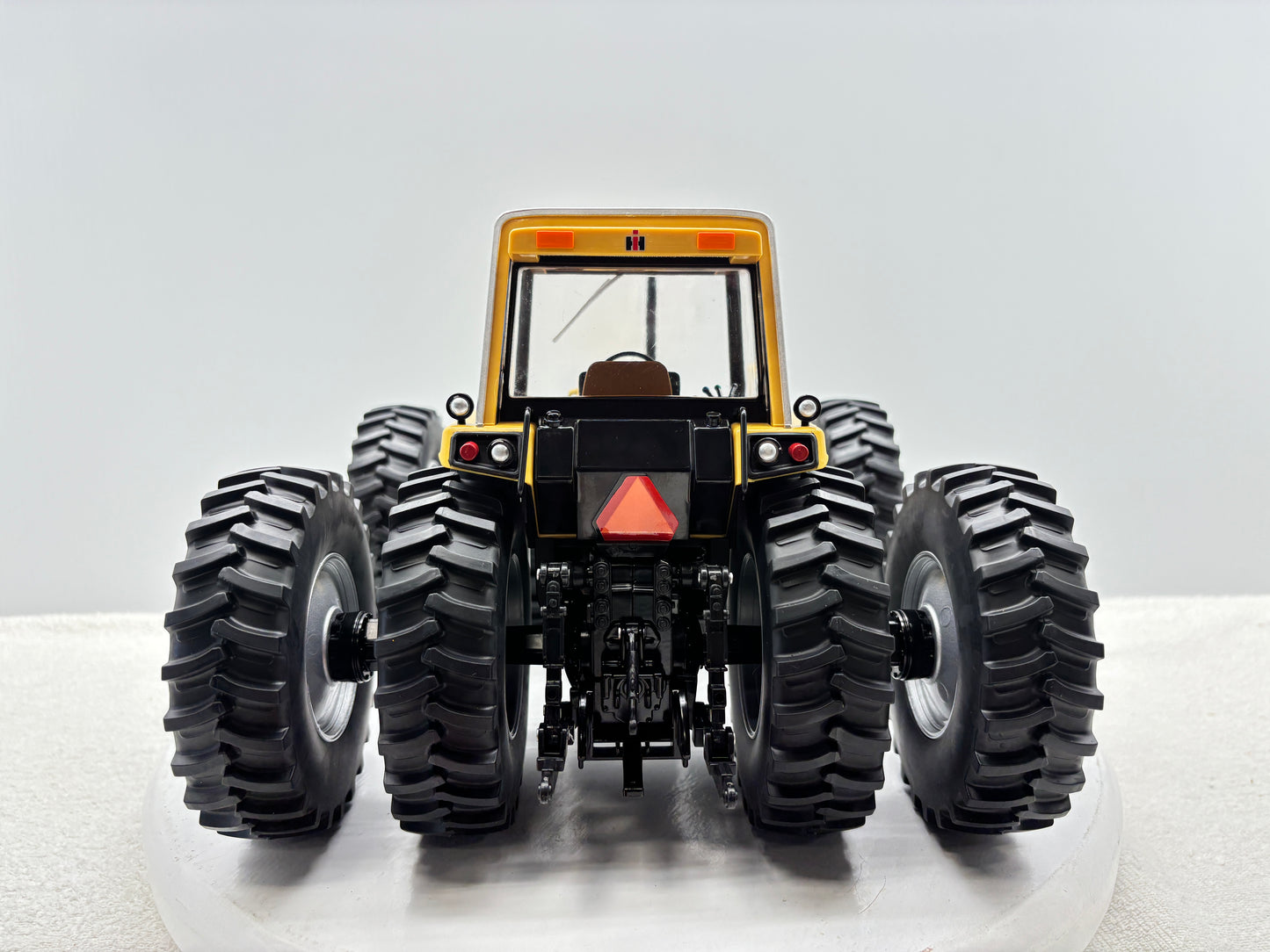 1/16 International 7688 Industrial