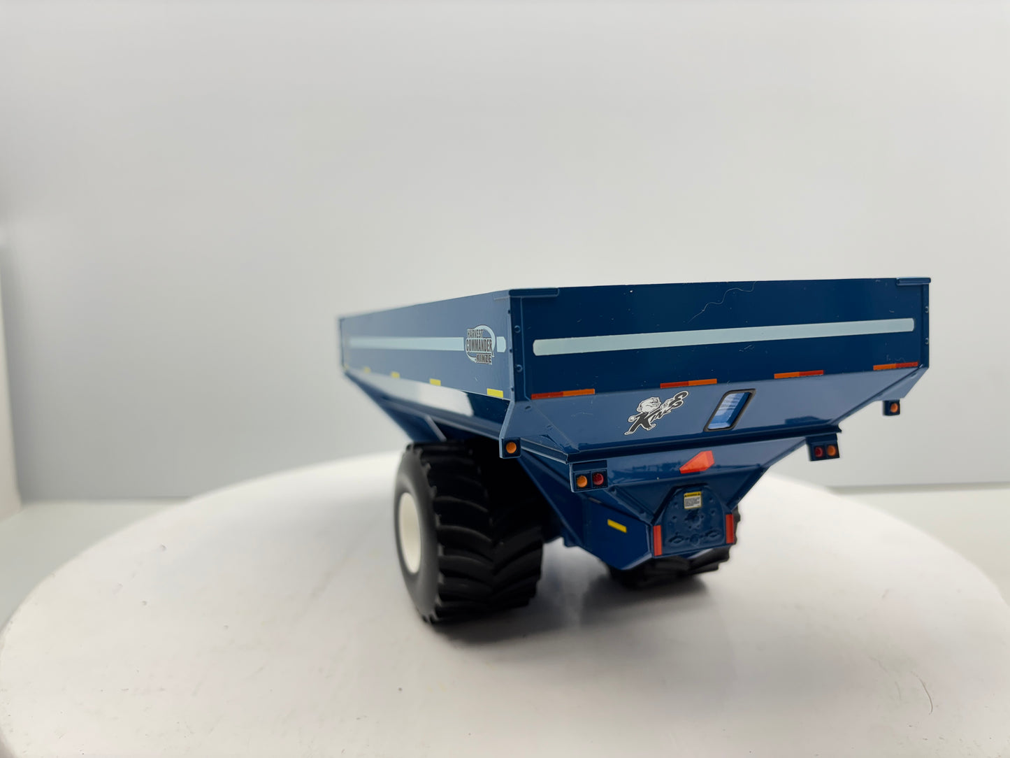 1/32 Kinze 1050 Vintage Grain Cart