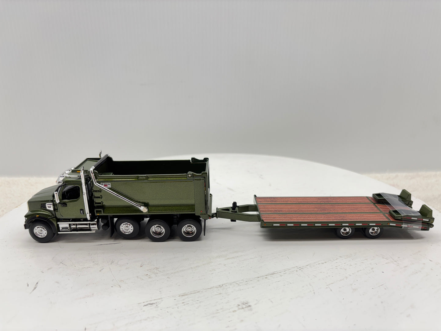 1/64 Western Star 49X (Mettalic Green)