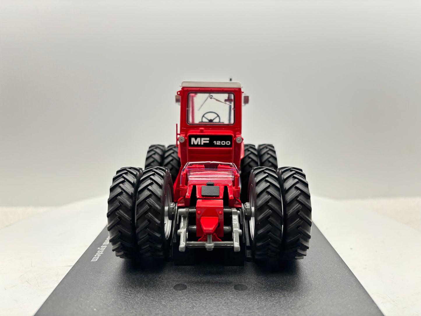 1/32 Massey Ferguson 1200 Molcon
