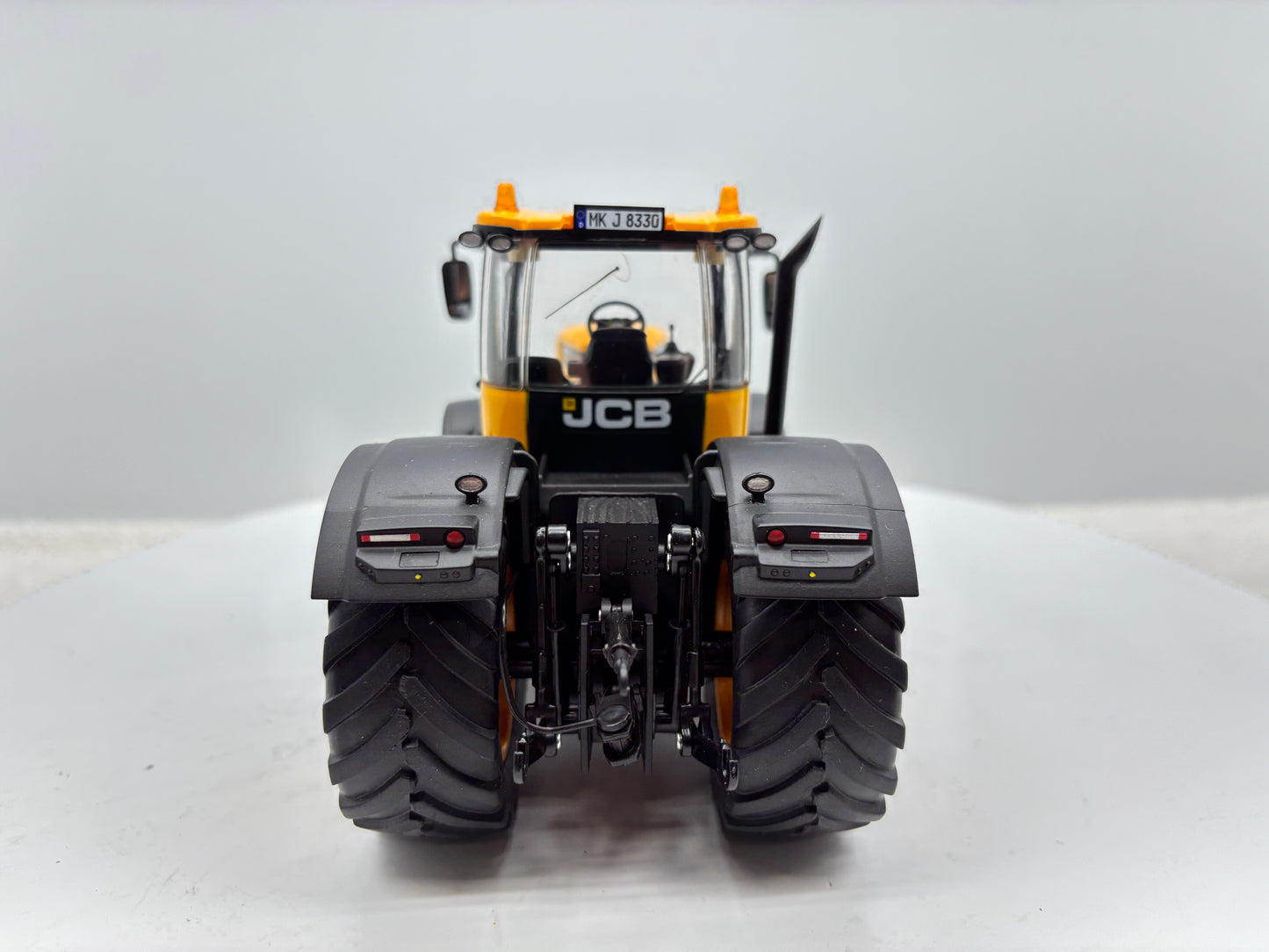 1/32 JCB Fastrac 8330