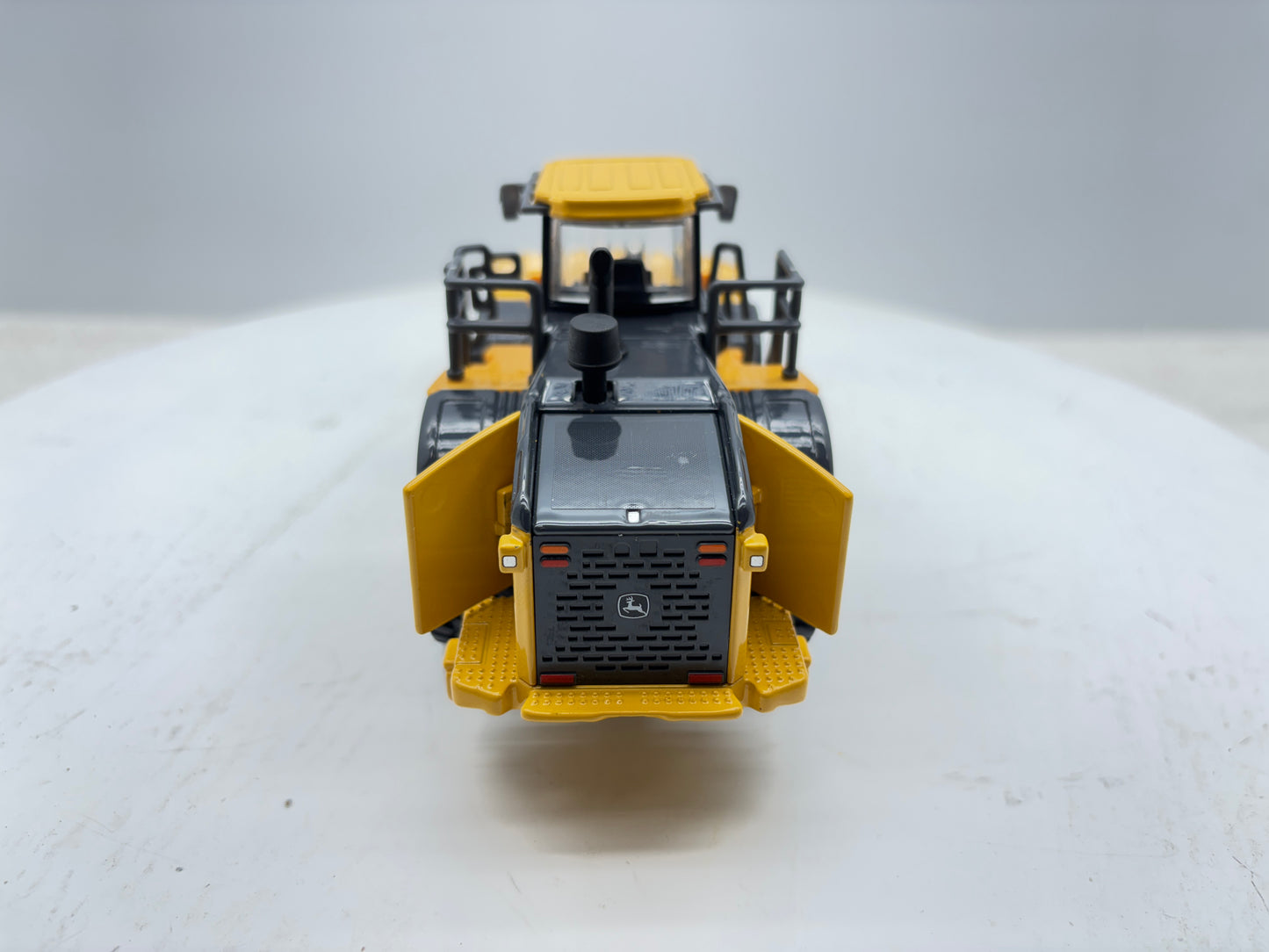 1/50 John Deere 904 P-Tier Prestige